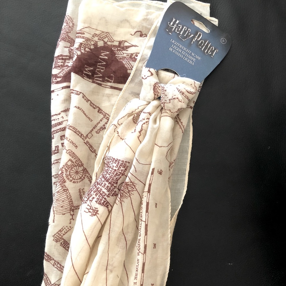 Happy Potter lightweight scarf